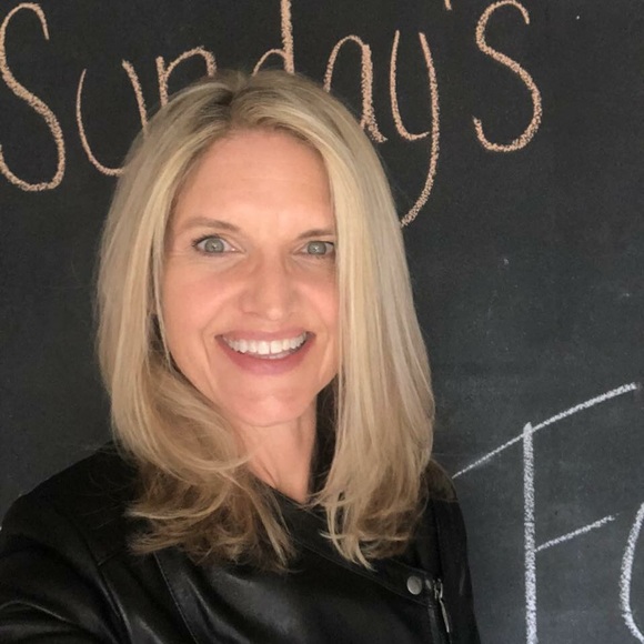 Meet your Posher, Janet - Picture 1 of 1